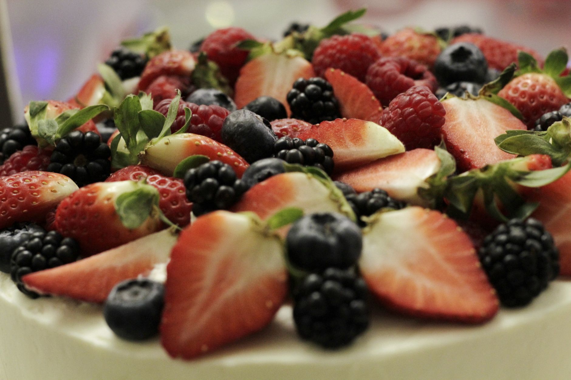 Ljetna voćna torta s bobicama